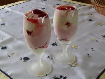 Rezept: Dessert: Bananen - und Erdbeer - Quark Bild Nr. 2 Dessert: Bananen - und Erdbeer - Quark - Rezept - Bild Nr. 2