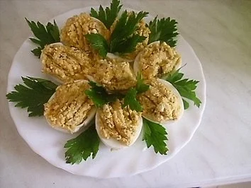 Rezept: Gefüllte Eier nach zyprischer Art/A vgha vrasta me jemisi Gefüllte Eier nach zyprischer Art/A vgha vrasta me jemisi - Rezept