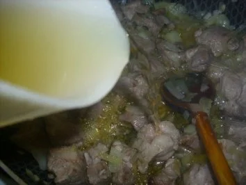 Rezept: Schweinenacken in Retsinawein / Chirino juwetsi Bild Nr. 8 Schweinenacken in Retsinawein / Chirino juwetsi - Rezept - Bild Nr. 8