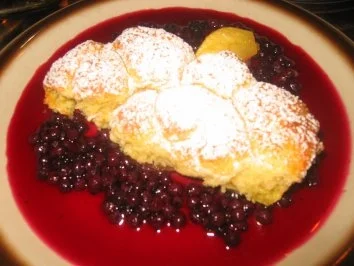 Bayr.Schmankerl:  Dukatennudeln auf Apfelbett .... - Rezept