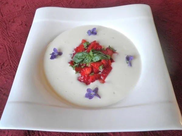 Rezept: Frischkäsesuppe mit Erdbeeren Bild Nr. 3 Frischkäsesuppe mit Erdbeeren - Rezept - Bild Nr. 3