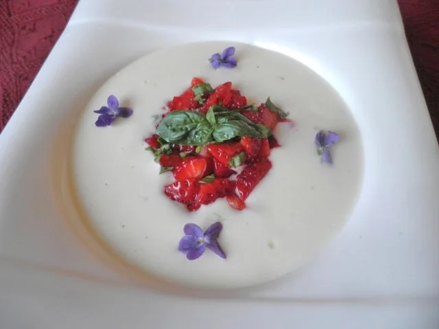 Rezept: Frischkäsesuppe mit Erdbeeren Frischkäsesuppe mit Erdbeeren - Rezept