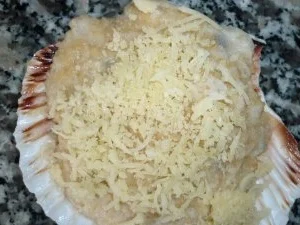 Rezept: Trecce del`Orto an scharfer Meeresfrüchte-Tomatensauce und überbackener Jakobsmuschel Bild Nr. 3 Trecce del`Orto an scharfer Meeresfrüchte-Tomatensauce und überbackener Jakobsmuschel - Rezept - Bild Nr. 3