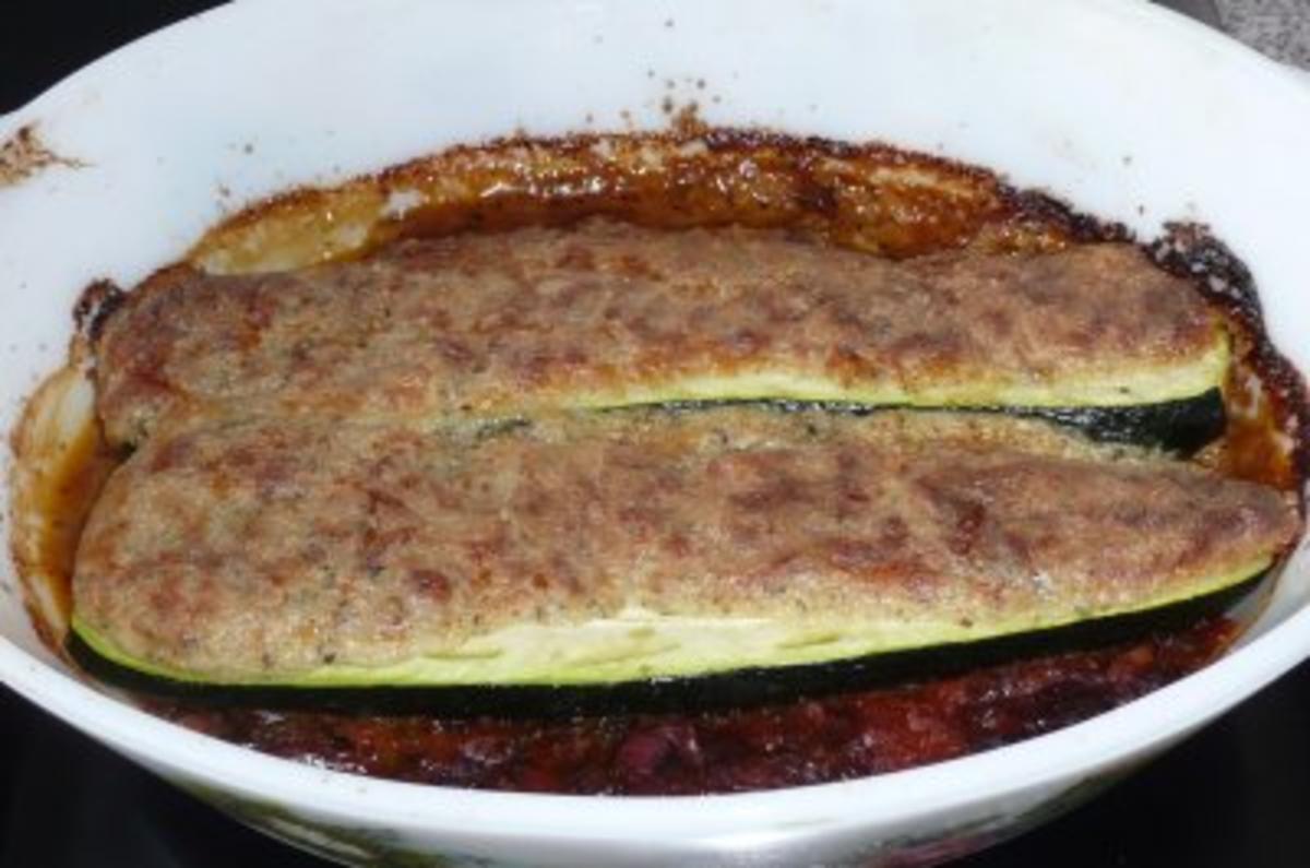 Gemüse:  Zucchini auf Tomatenbett mit Kräuterhaube - Rezept
