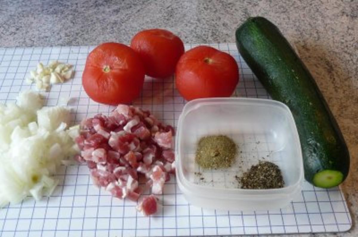 Gemüse:  Zucchini auf Tomatenbett mit Kräuterhaube - Rezept - Bild Nr. 2