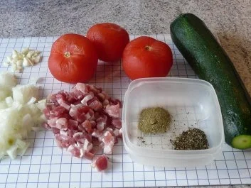 Rezept: Gemüse: Zucchini auf Tomatenbett mit Kräuterhaube Bild Nr. 2 Gemüse: Zucchini auf Tomatenbett mit Kräuterhaube - Rezept - Bild Nr. 2