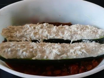 Rezept: Gemüse: Zucchini auf Tomatenbett mit Kräuterhaube Bild Nr. 4 Gemüse: Zucchini auf Tomatenbett mit Kräuterhaube - Rezept - Bild Nr. 4