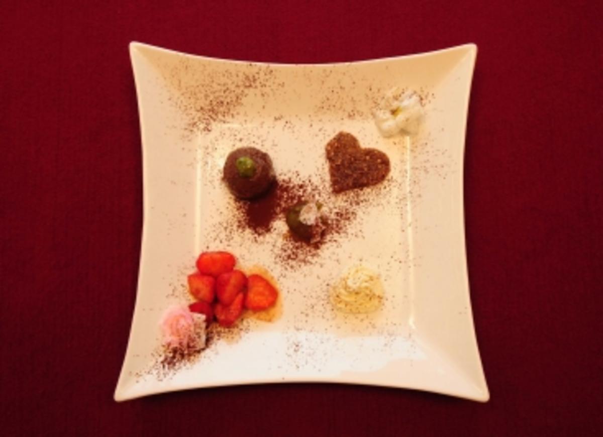 Erdbeeren in Ahornsirup, Schokolade auf Minz-Soße und Florentiner (Daniel Küblböck) - Rezept