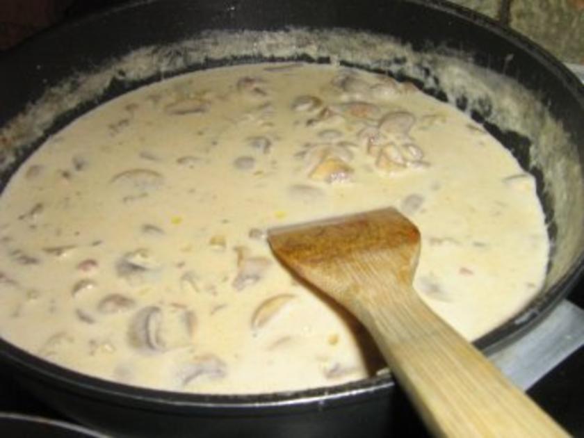 Kräuterpfannkuchen mit grünem Spargel und Champignonsoße - einfach ...