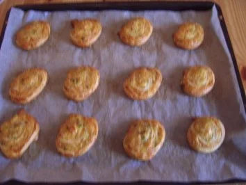 Rezept: Käse-Blätterteig-Schnecken Bild Nr. 8 Käse-Blätterteig-Schnecken - Rezept - Bild Nr. 8