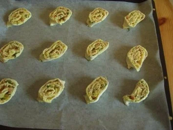 Rezept: Käse-Blätterteig-Schnecken Bild Nr. 7 Käse-Blätterteig-Schnecken - Rezept - Bild Nr. 7