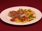 Saltimbocca an Gemüse und gebratenen Gnocchi mit Pesto (Lucy Diakovska) - Rezept