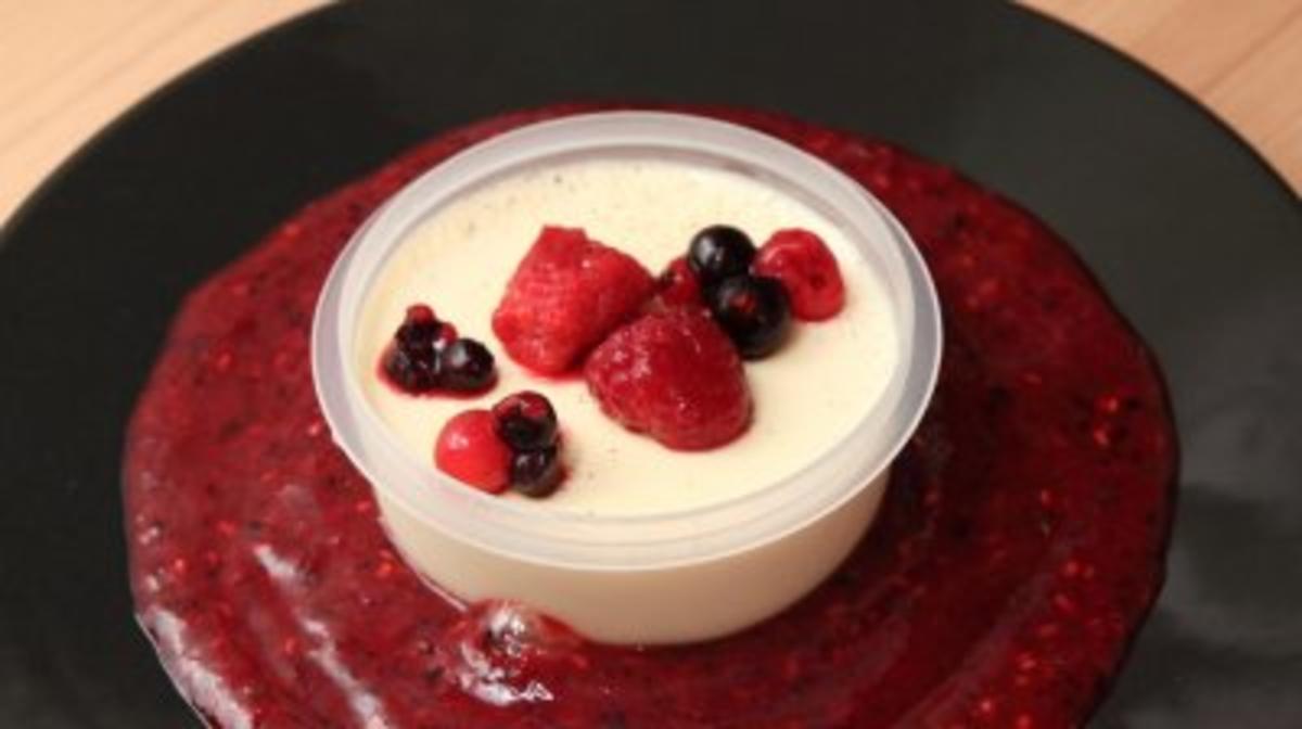 Panna Cotta mit Beerensoße (Sandy Mölling) - Rezept