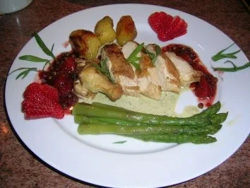 Rezept: Supreme von der Maispoularde mit Erdbeer-Pfeffer Confit auf karamelisiertem Spargel Bild Nr. 3 Supreme von der Maispoularde mit Erdbeer-Pfeffer Confit auf karamelisiertem Spargel - Rezept - Bild Nr. 3