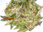  Pfannengerührter grüner Spargel mit Sesam - Rezept