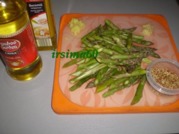 Pfannengerührter grüner Spargel mit Sesam - einfach - 31 kcal/100g