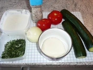 Gemüse: Zucchini mit Mozzarella-Tomaten-Gemüse - Rezept - Bild Nr. 2