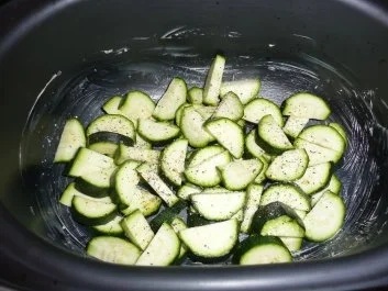 Gemüse: Zucchini mit Mozzarella-Tomaten-Gemüse - Rezept - Bild Nr. 3