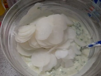 Bunter Salat mit geräucherter Forelle und Joghurt-Bärlauch-Dressing - Rezept - Bild Nr. 6