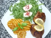 Zitronenlamm mit Crisscuts-Kartoffeln an Rucola mit zweierlei Ziegenkäsenocken - Rezept