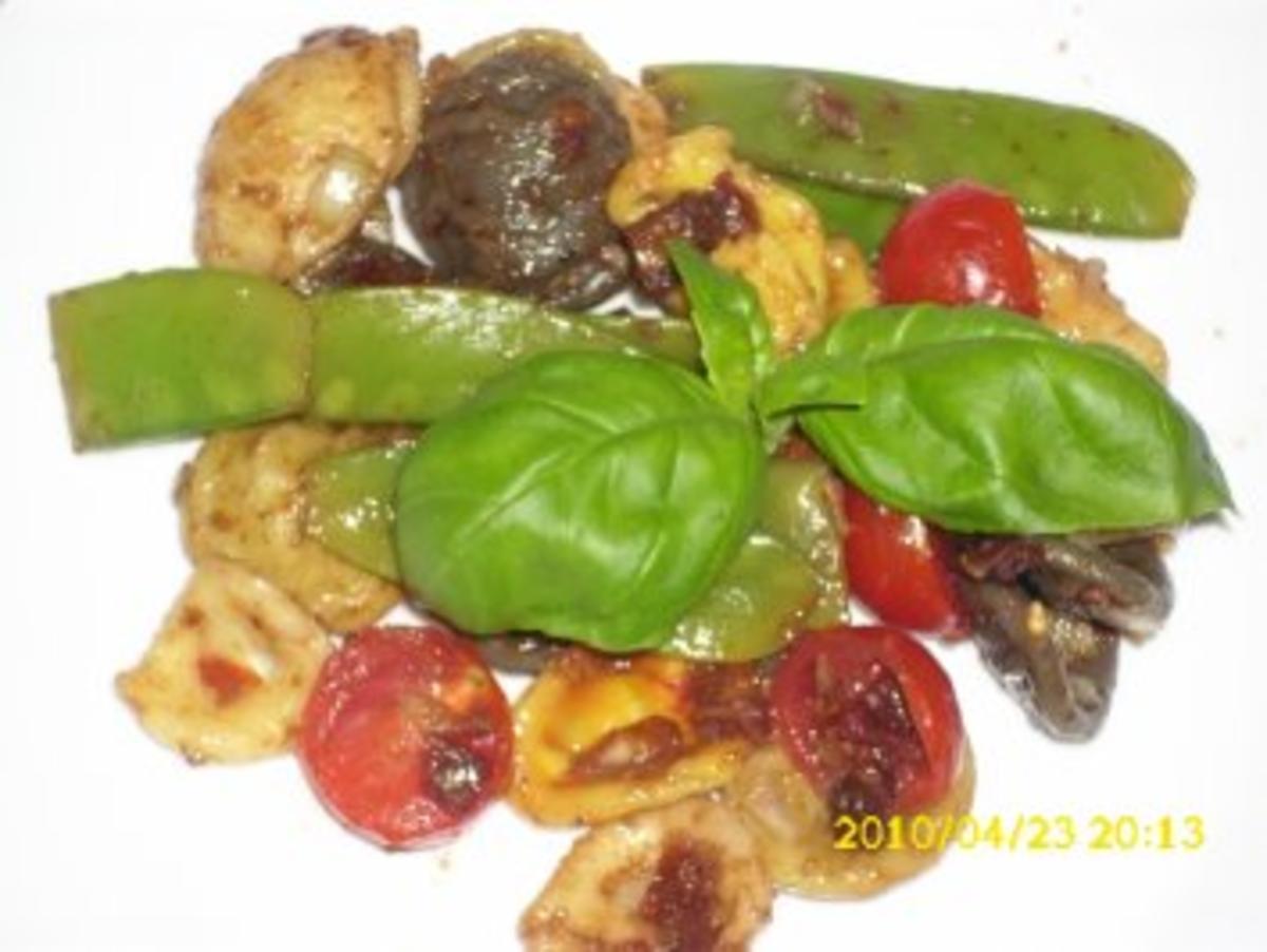 Salat: Mediterraner Nudelsalat - Rezept - Bild Nr. 3