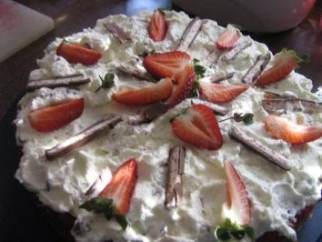Schoko-Nuss-Erdbeertorte - Rezept - Bild Nr. 6