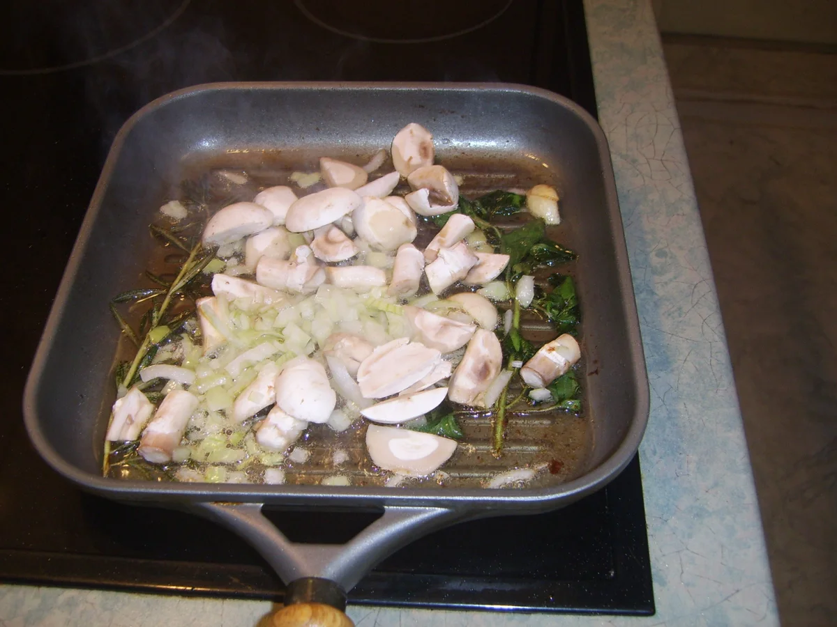 Rind: Rumpsteak mit Tomaten-Pilz-Soße - Rezept - Bild Nr. 6