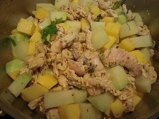 Eintopf aus Putengeschnetzeltem, Kohlrabi und Porree - Rezept - Bild Nr. 3