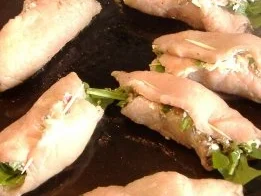 Rezept: Kalbfleischröllchen mit Frischkäse,Champignons und Rucola Bild Nr. 4 Kalbfleischröllchen mit Frischkäse,Champignons und Rucola - Rezept - Bild Nr. 4