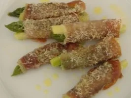 Gratin von grünem Spargel und Serranoschinken - Rezept