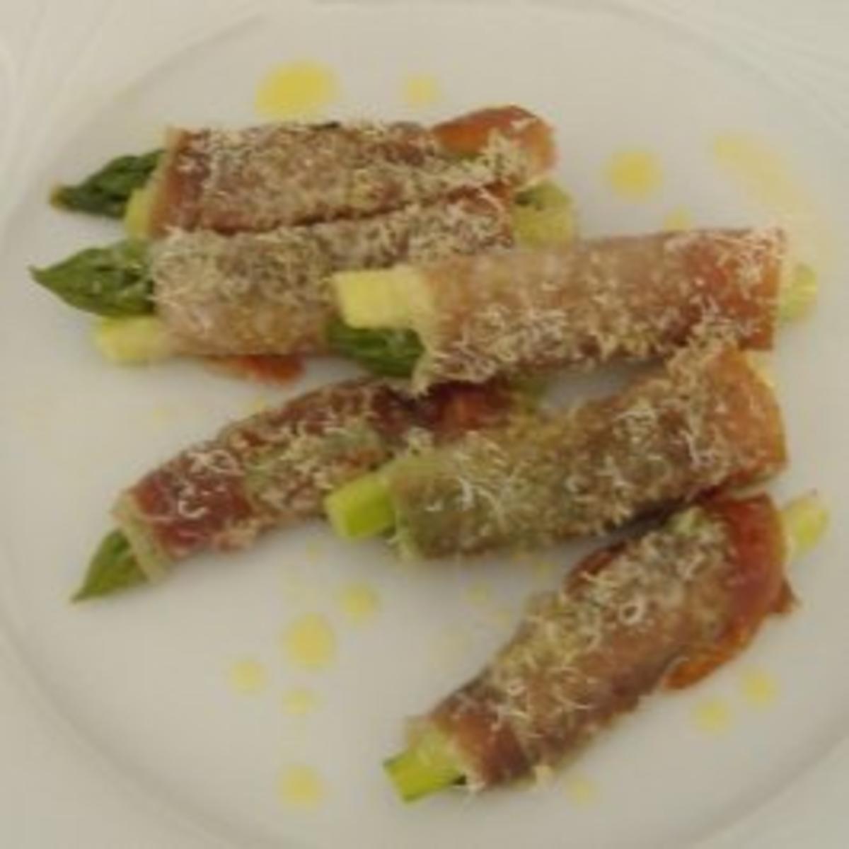 Gratin von grünem Spargel und Serranoschinken - Rezept - kochbar.de