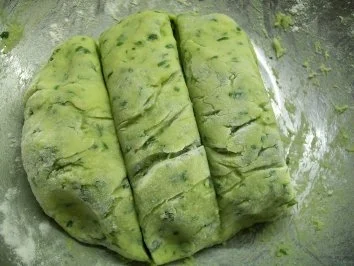 Karree vom Kalb mit Bratspargel und Bärlauchgnocchi auf Parmesansauce - Rezept - Bild Nr. 6