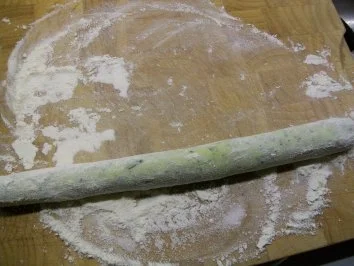 Karree vom Kalb mit Bratspargel und Bärlauchgnocchi auf Parmesansauce - Rezept - Bild Nr. 7