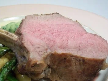 Karree vom Kalb mit Bratspargel und Bärlauchgnocchi auf Parmesansauce - Rezept - Bild Nr. 12