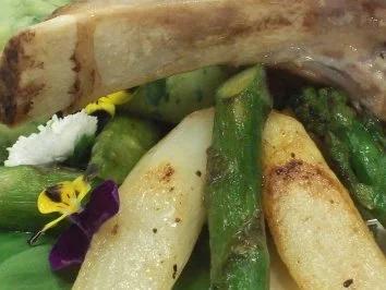 Karree vom Kalb mit Bratspargel und Bärlauchgnocchi auf Parmesansauce - Rezept - Bild Nr. 14