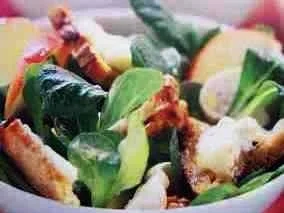 Feldsalat mit Käse - Croutons - Rezept