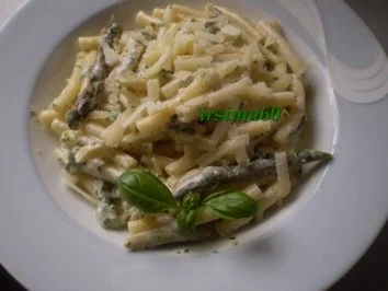 Makkaroni in Sahnesoße mit grünem Spargel und Kräutern - Rezept - Bild Nr. 2