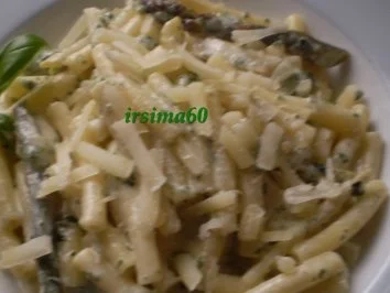 Makkaroni in Sahnesoße mit grünem Spargel und Kräutern - Rezept