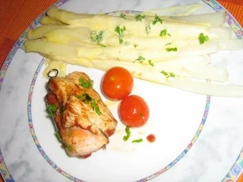 Rezept: Putenröllchen mediteran mit Spargel und Sauce Hollandaise Putenröllchen mediteran mit Spargel und Sauce Hollandaise - Rezept