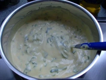 Rezept: Grüner Spargel mit schneller Orangen-Bärlauch Hollandaise Bild Nr. 6 Grüner Spargel mit schneller Orangen-Bärlauch Hollandaise - Rezept - Bild Nr. 6