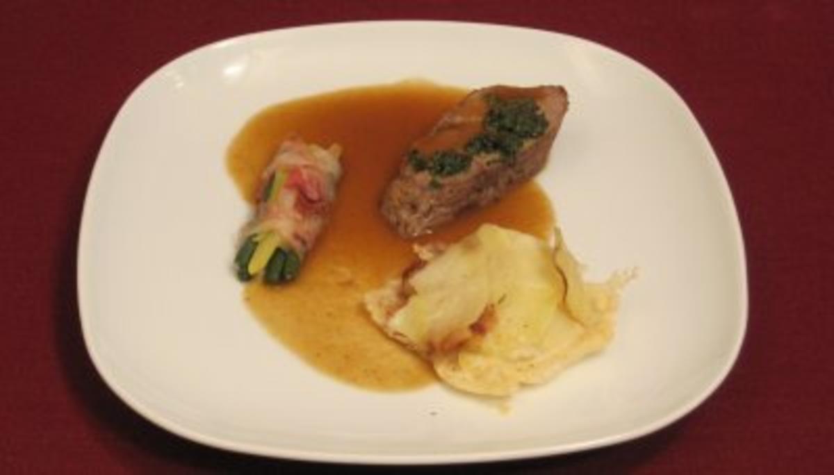 Gratiniertes Kräuter-Kalbsfilet mit Pancetta und Kartoffel-Apfel-Gratin - Rezept