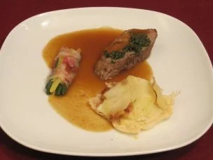 Rezept: Gratiniertes Kräuter-Kalbsfilet mit Pancetta und Kartoffel-Apfel-Gratin Gratiniertes Kräuter-Kalbsfilet mit Pancetta und Kartoffel-Apfel-Gratin - Rezept