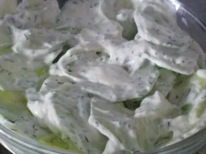 Gurkensalat mit Schmand - Rezept