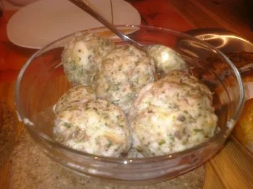 selbstgemachte Semmelknödel - Rezept