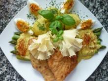 Putenschnitzel mit grünem Spargel an Pistazien-Curryhollandaise und Salzkartoffeln - Rezept