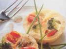 Mini- Gemüsequiches mit Kräutersahne - Rezept