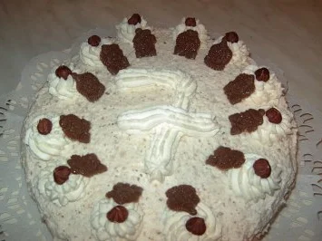 Nuss-Sahne-Torte - Rezept