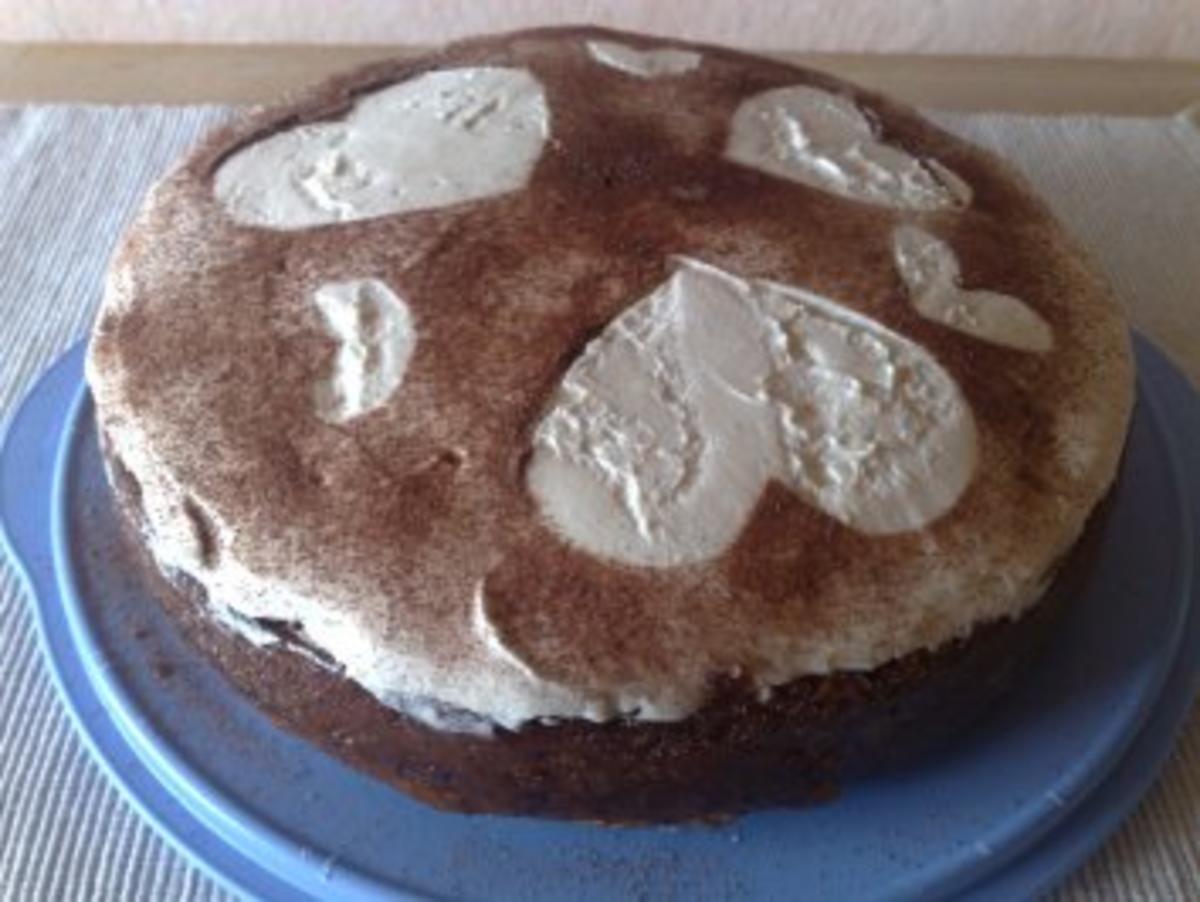 Schokoladentorte mit weiße Schokolade und Sahne - Rezept mit Bild ...