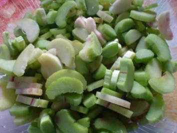 Rezept: Rhabarber auf Mürbeteig Bild Nr. 7 Rhabarber auf Mürbeteig - Rezept - Bild Nr. 7