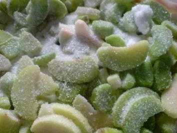 Rezept: Rhabarber auf Mürbeteig Bild Nr. 9 Rhabarber auf Mürbeteig - Rezept - Bild Nr. 9